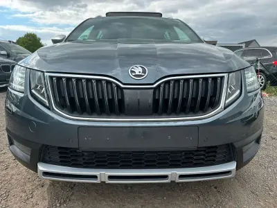 Gebraucht Skoda Octavia Scout 4x4 184 PS (135 kW) 2020 Grau Kombi