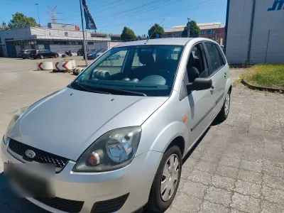 Gebraucht Ford Fiesta Ghia 80 PS (58 kW) 2007 Silber Kleinwagen