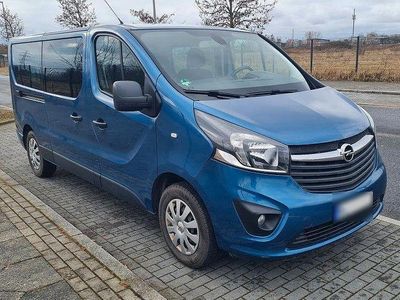 Second-hand Opel Vivaro 121 CP (88 kW) 2019 Albastru Monovolum