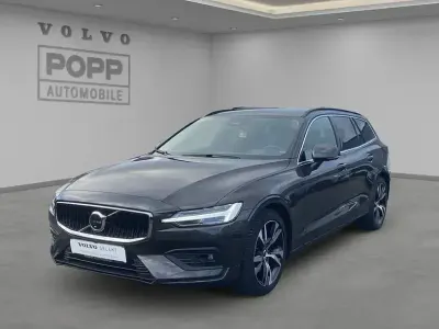 Gebraucht Volvo V60 Core 197 PS (144 kW) 2024 Platinum grey Kombi