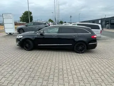 Gebraucht Ford Mondeo Vignale 179 PS (131 kW) 2018 Schwarz Limousine