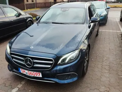 Gebraucht Mercedes E300 245 PS (180 kW) 2019 Blau Kombi