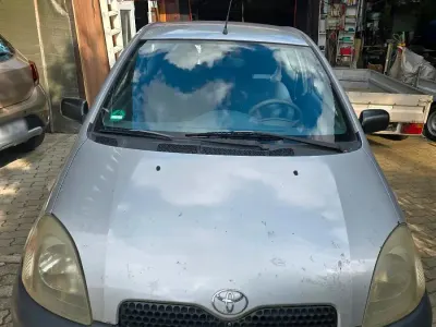 Gebraucht Toyota Yaris 65 PS (47 kW) 2002 Grau Kleinwagen