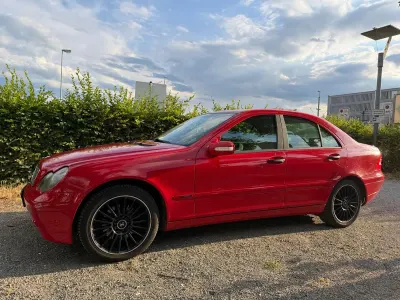 Gebraucht Mercedes 240 170 PS (125 kW) 2001 Rot Limousine