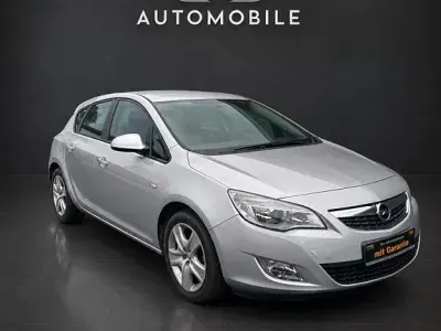 Gebraucht Opel Astra Edition 116 PS (85 kW) 2011 Silber Limousine