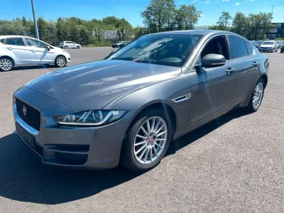 Gebraucht Jaguar XE Pure 163 PS (119 kW) 2016 Grau Limousine