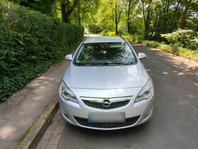 Gebraucht Opel Astra 101 PS (74 kW) 2012 Silber Kombi