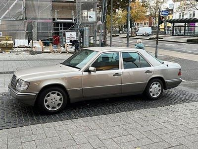 Gebraucht Mercedes E230 Sportline 132 PS (97 kW) 1991 Silber Limousine