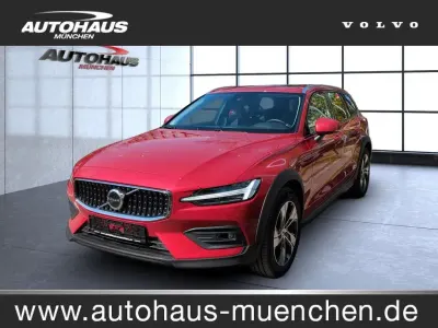 Gebraucht Volvo V60 CC Plus 197 PS (144 kW) 2024 Rot Kombi