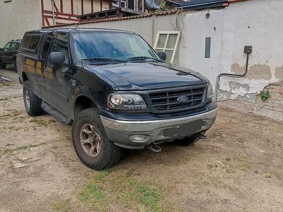 Second-hand Ford V8 320 CP (235 kW) 2004 Negru SUV