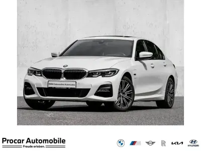 Gebraucht BMW 320e M Sport 204 PS (150 kW) 2021 Weiß Limousine