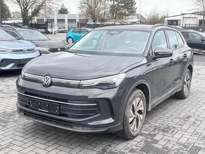Gebraucht VW Tiguan Life 193 PS (141 kW) 2024 Grau SUV