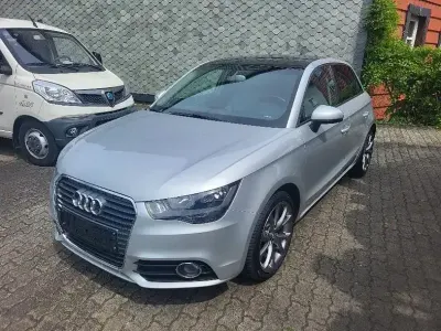 Gebraucht Audi A1 Sportback Comfort 86 PS (63 kW) 2012 Silber/dach schwarz Kleinwagen