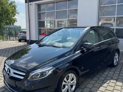 Gebraucht Mercedes B200 156 PS (114 kW) 2016 Schwarz Kleinwagen