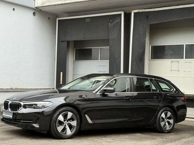 Gebraucht BMW 520 Performance 190 PS (139 kW) 2022 Black sapphire Kombi