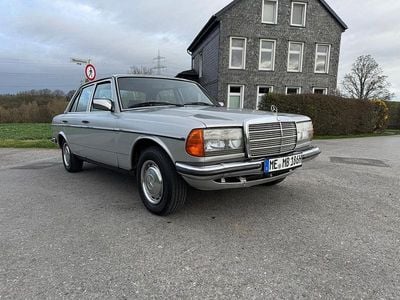 Gebraucht Mercedes 280 185 PS (136 kW) 1981 Silber Limousine
