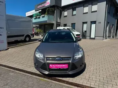 Gebraucht Ford Focus SYNC Edition 125 PS (91 kW) 2014 Braun Limousine