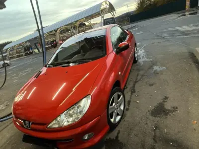 Gebraucht Peugeot 206 CC 109 PS (80 kW) 2005 Rot Cabrio