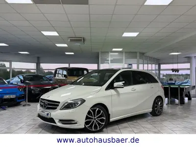 Gebraucht Mercedes B180 122 PS (89 kW) 2013 Weiß Kleinwagen