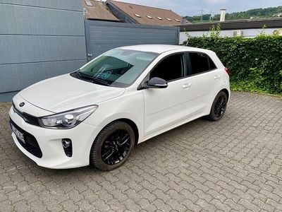 Weiß Gebraucht 2017 Kia Rio DREAM-TEAM Edition Limousine | 9.499 € (Fairer Preis)