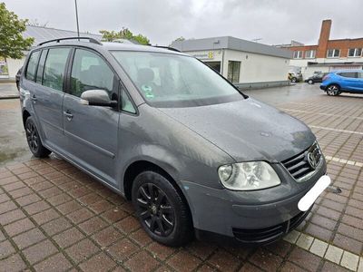 gebraucht VW Touran 2005 ،1,6 Benzin7 sitze