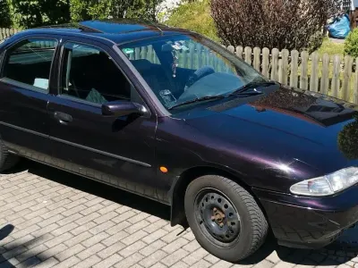 Gebraucht Ford Mondeo 112 PS (82 kW) 1996 Violet Limousine