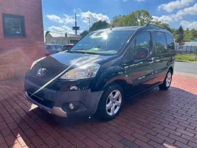Gebraucht Peugeot Partner Tepee Family 98 PS (72 kW) 2011 Schwarz Van / Kleinbus