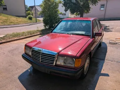 Gebraucht Mercedes 190 109 PS (80 kW) 1993 Rot Limousine