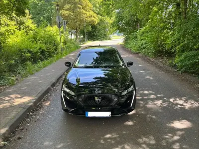 Gebraucht Peugeot 308 Allure 131 PS (96 kW) 2023 Schwarz Kombi