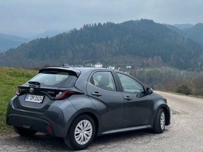 Usata Toyota Yaris Hybrid Comfort 116 CV (85 kW) 2022 Grigio Berlina