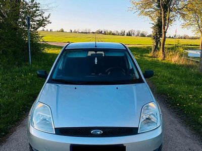 Usata Ford Fiesta 70 CV (51 kW) 2005 Argento Utilitaria