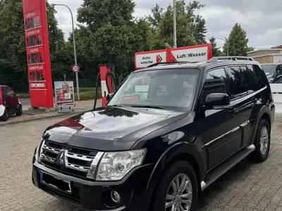 Gebraucht Mitsubishi Pajero Edition 200 PS (147 kW) 2013 Schwarz SUV