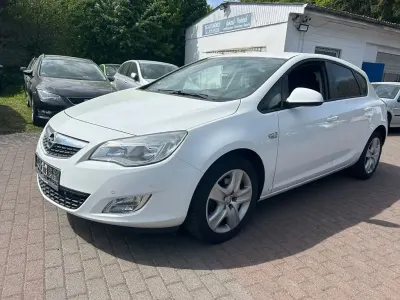 Usata Opel Astra Design Edition 160 CV (117 kW) 2011 Bianco Berlina
