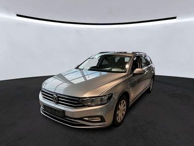 Gebraucht VW Passat 122 PS (89 kW) 2022 Silber Kombi