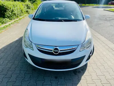 Gebraucht Opel Corsa 69 PS (50 kW) 2011 Weiß Kleinwagen