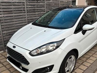 Gebraucht Ford Fiesta 65 PS (47 kW) 2014 Weiß Kleinwagen