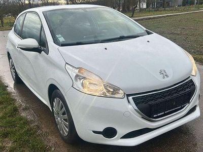 Gebraucht Peugeot 208 Access 68 PS (50 kW) 2014 Weiß Kleinwagen