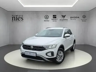 Käytetty VW T-Roc Life 110 HP (80 kW) 2023 Valkoinen Katumaasturi