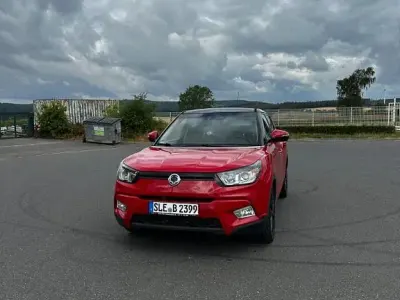 Gebraucht SsangYong Tivoli Sapphire 128 PS (94 kW) 2016 Rot SUV