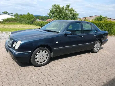 Gebraucht Mercedes E430 279 PS (205 kW) 1997 Blau Limousine