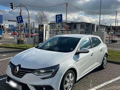 Weiß Gebraucht 2016 Renault Mégane III Bose Edition Limousine | 12.000 € (Teuer)