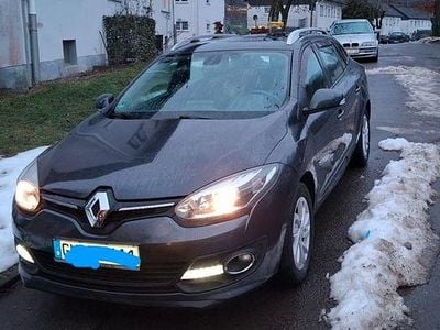 Grau Gebraucht 2014 Renault Mégane III Dynamique Limousine | 5.990 € (Fairer Preis)
