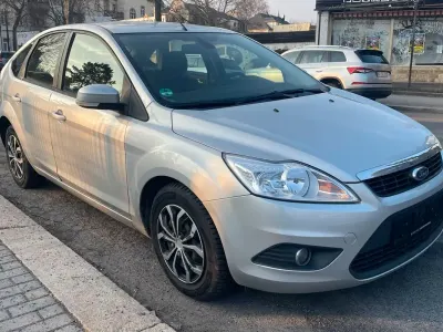 Gebraucht Ford Focus 109 PS (80 kW) 2010 Grau Limousine