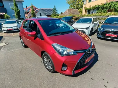 Gebraucht Toyota Yaris Comfort 99 PS (72 kW) 2015 Rot Kleinwagen