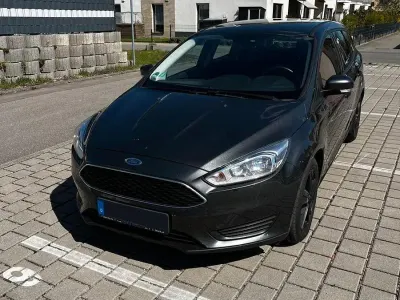 Gebraucht Ford Focus Trend 105 PS (77 kW) 2015 Grau Kombi