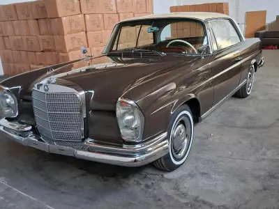 Begagnad Mercedes W111 SE 120 HK (88 kW) 1961 Brun Sportkupé