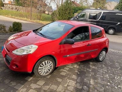 Rot Gebraucht 2012 Renault Clio IV Authentique Limousine | 2.800 € (Guter Preis)