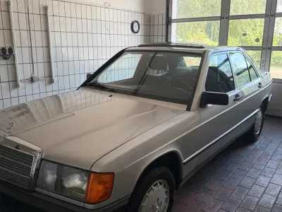 Gebraucht Mercedes 190 89 PS (65 kW) 1983 Silber Limousine
