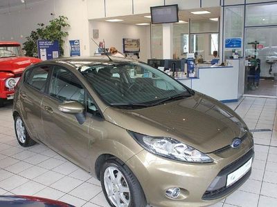 Gebraucht Ford Fiesta Trend 82 PS (60 kW) 2011 Braun Kleinwagen