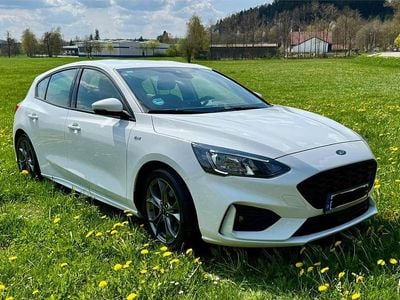 Second-hand Ford Focus ST-Line 150 CP (110 kW) 2020 Alb Berlinǎ